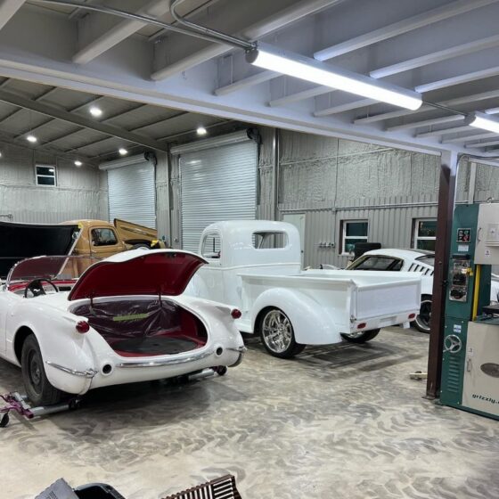 24 / 32 / 40 Watt Adjustable LED Shop Strip Light: installation view