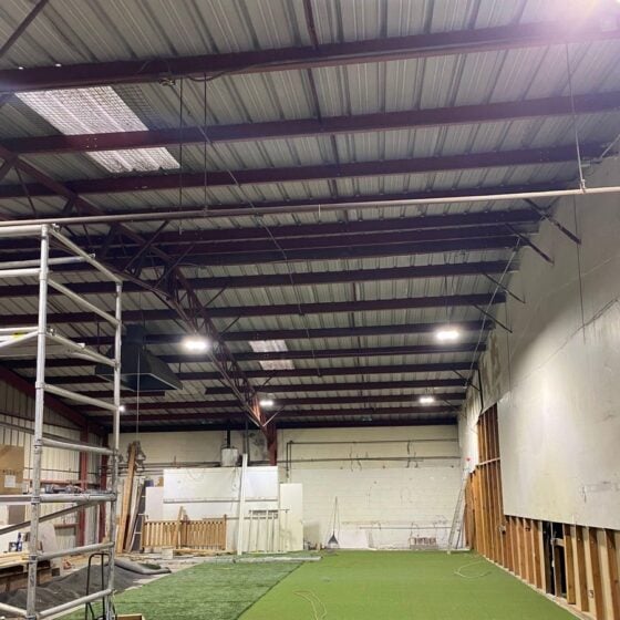 100 Watt LED UFO High Bay: installation view
