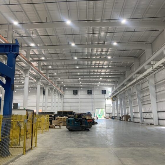 100 / 120 / 150 / 200 Watt Adjustable LED UFO High Bay: warehouse installation