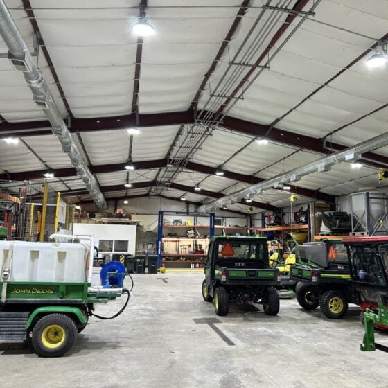 300 / 400 / 500 Watt Adjustable LED UFO High Bay: installation view