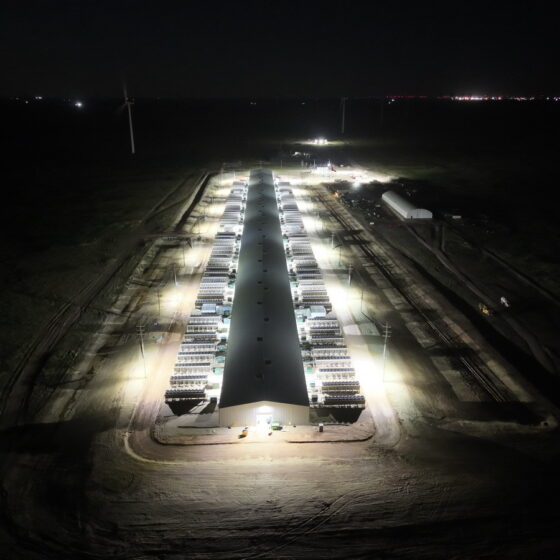 240 / 260 / 280 / 310 Watt Adjustable LED Shoebox: data center security lighting installation